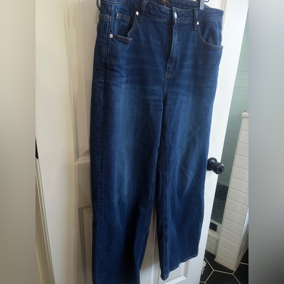 Like new barely worn Quince Bella Stretch relaxed straight jeans size 32. - Picture 3 of 15
